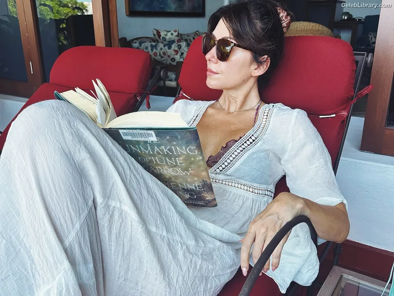 Jewel Staite photo 7 of 425