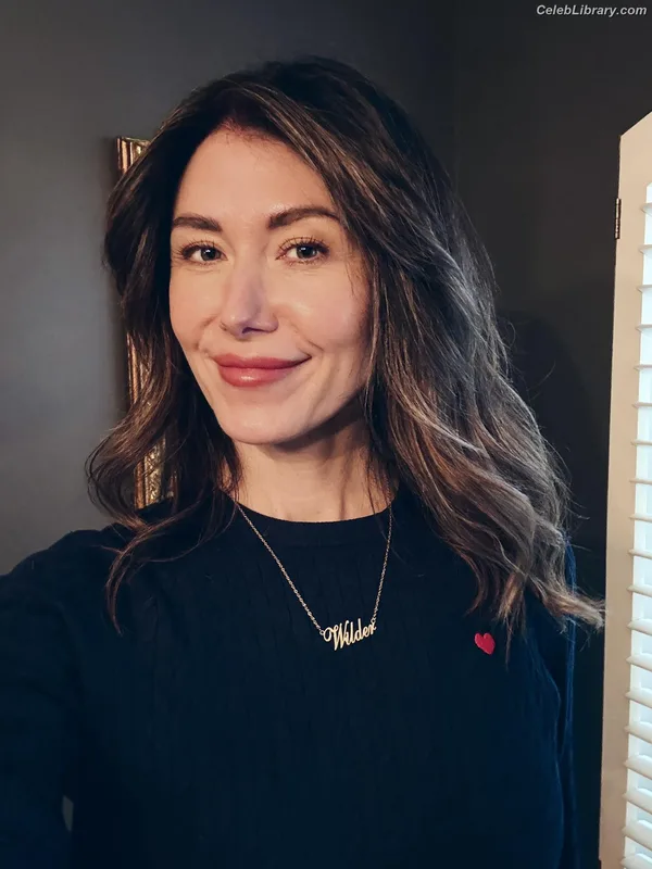 Jewel Staite photo 21 of 425