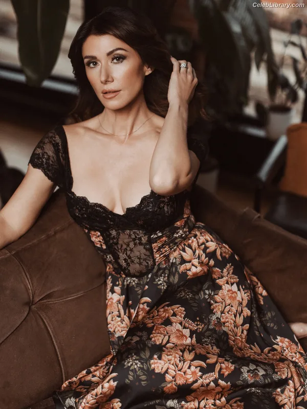 Jewel Staite photo 24 of 425