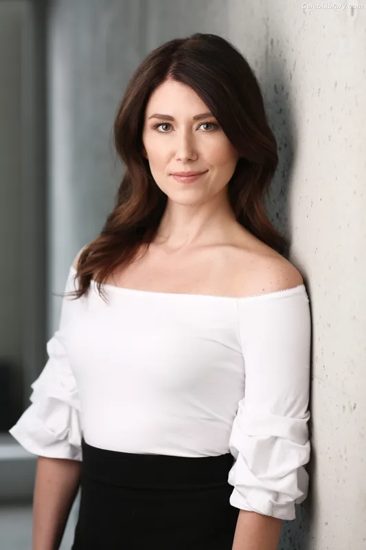 Jewel Staite photo 2 of 425
