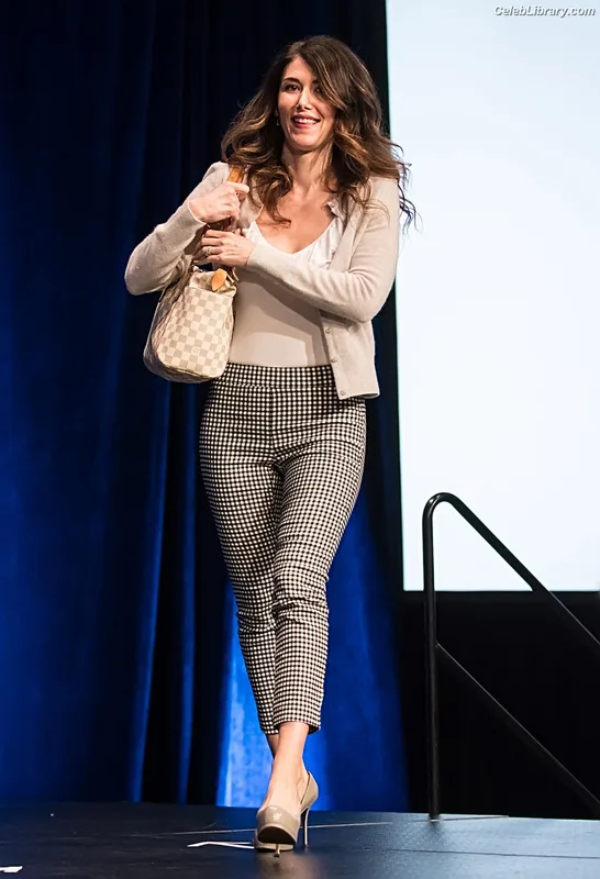 Jewel Staite photo 11 of 425