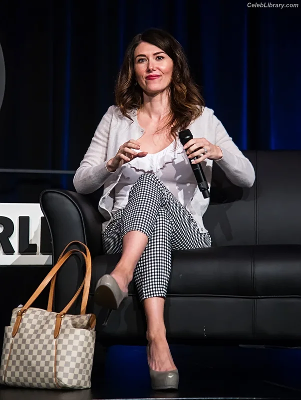 Jewel Staite photo 14 of 425