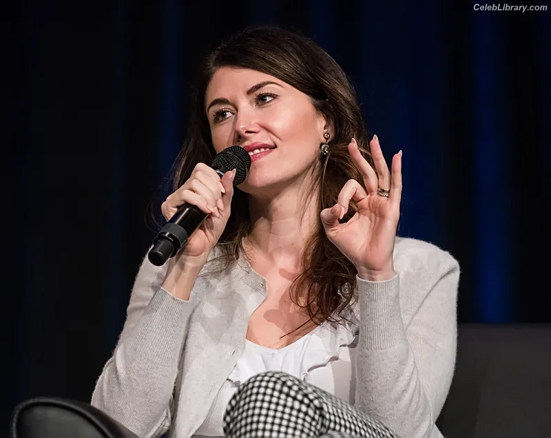 Jewel Staite photo 15 of 425