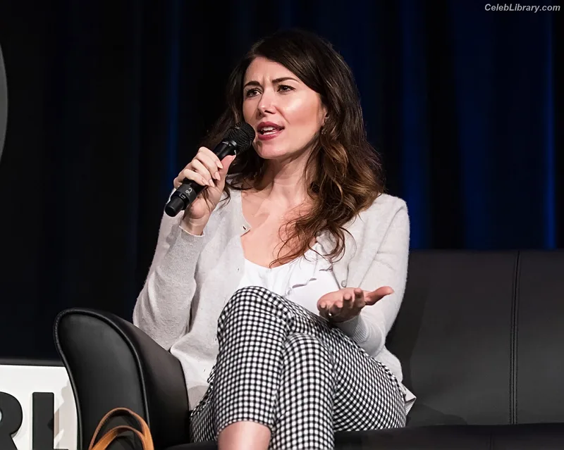 Jewel Staite photo 16 of 425