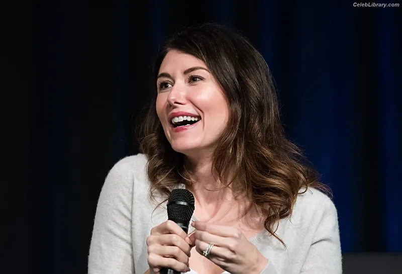 Jewel Staite photo 17 of 425