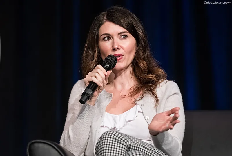 Jewel Staite photo 18 of 425