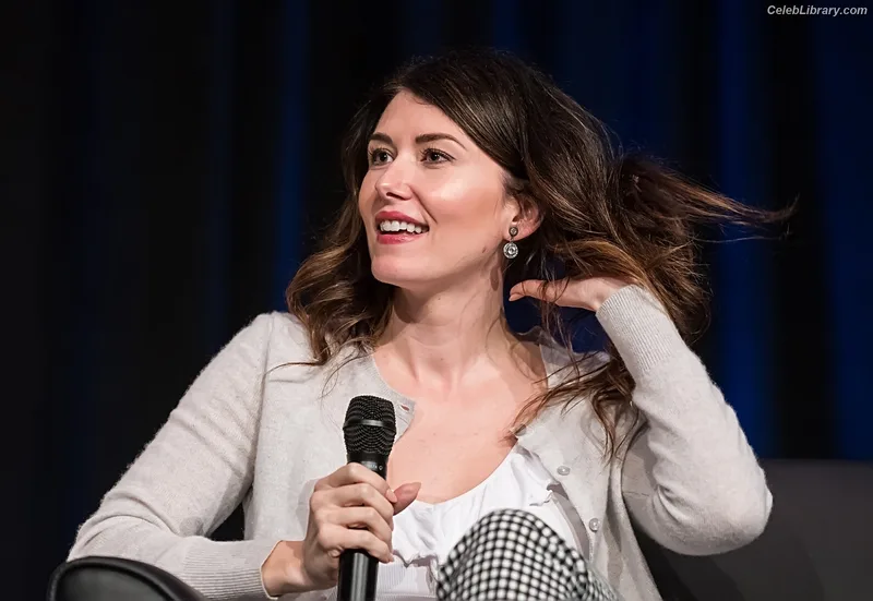 Jewel Staite photo 19 of 425