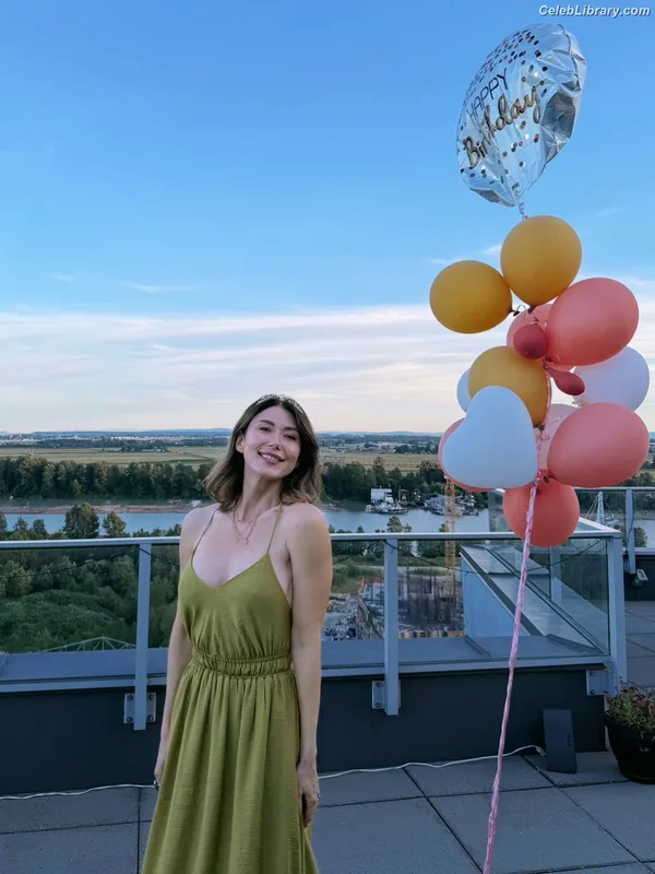 Jewel Staite photo 24 of 425