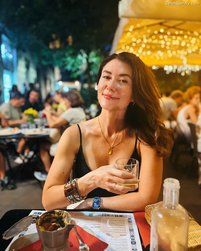 Jewel Staite photo 3 of 425