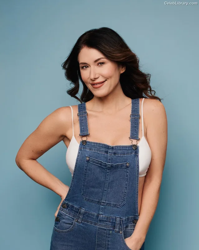 Jewel Staite photo 11 of 425