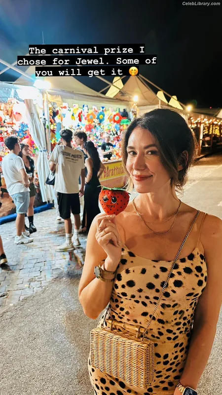 Jewel Staite photo 20 of 425