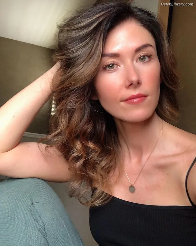Jewel Staite photo 22 of 425