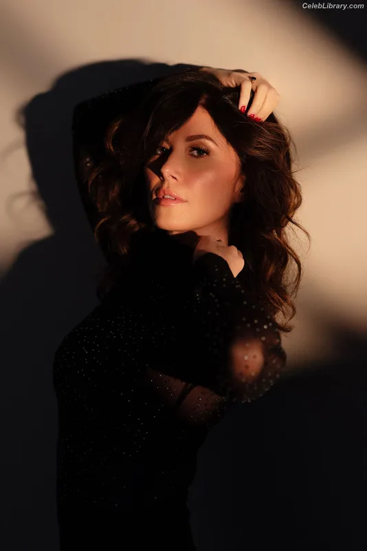 Jewel Staite photo 4 of 425