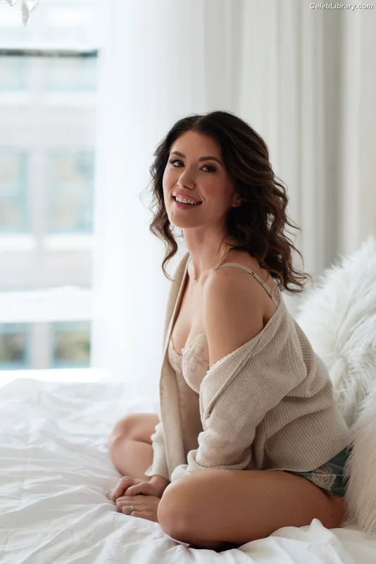 Jewel Staite photo 22 of 425