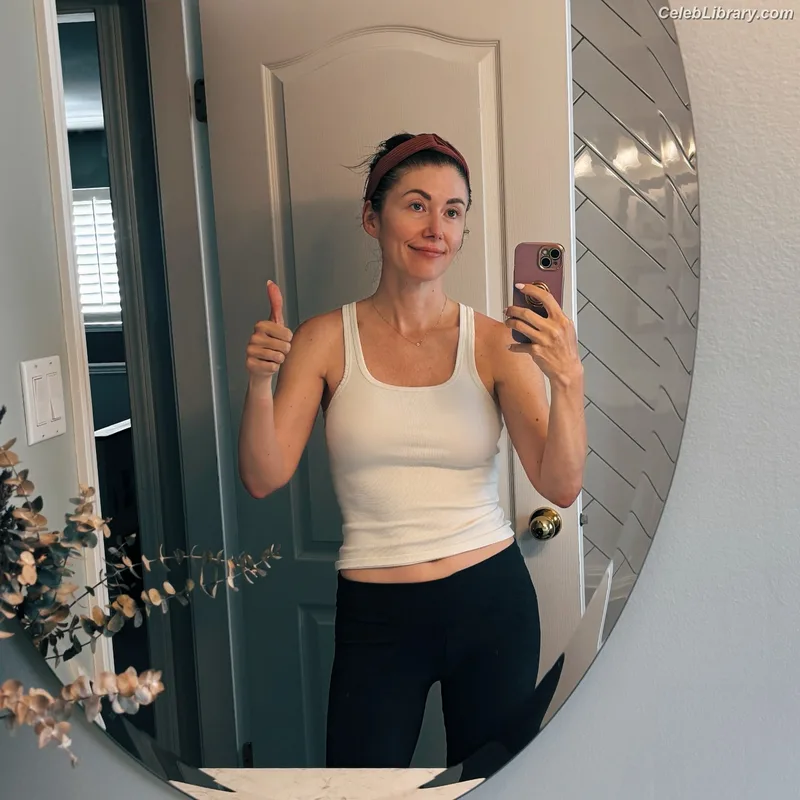Jewel Staite photo 3 of 425