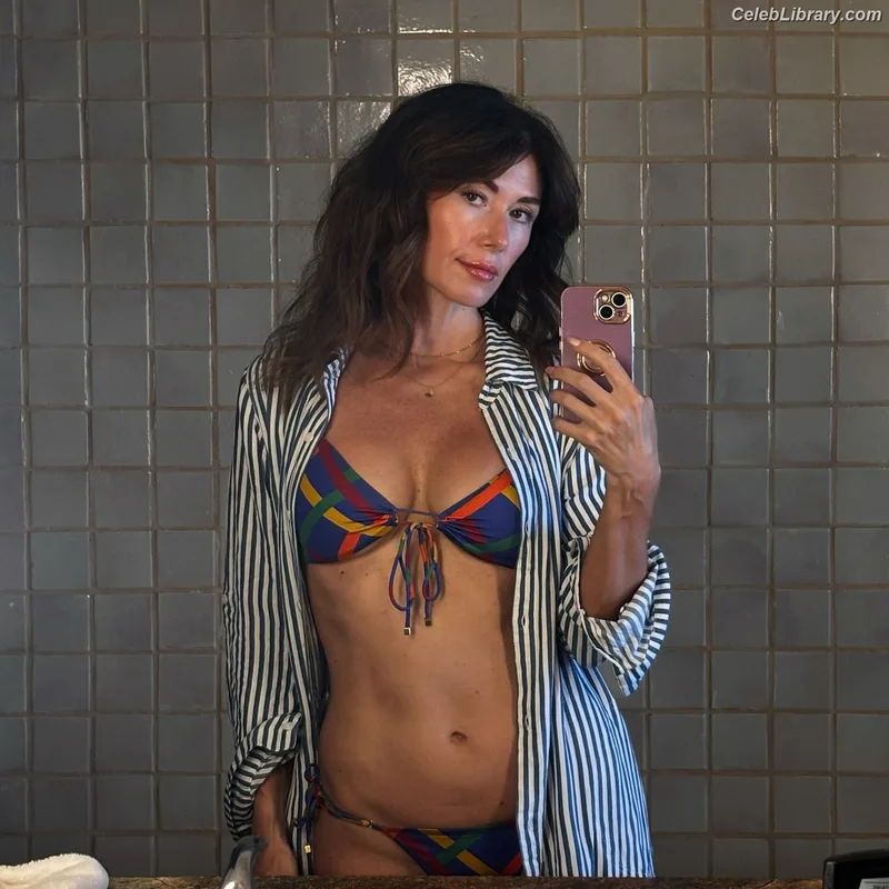 Jewel Staite photo 4 of 425