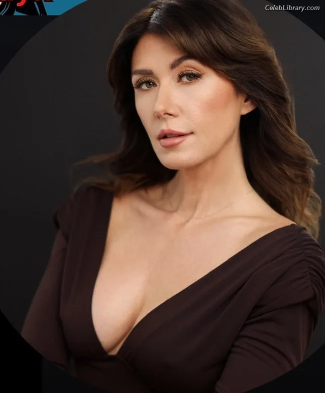 Jewel Staite photo 23 of 425