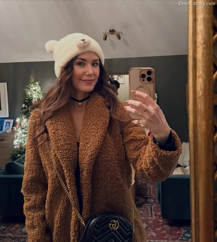 Jewel Staite photo 6 of 425
