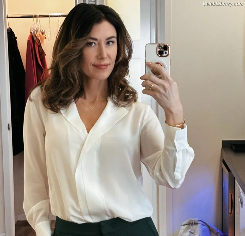 Jewel Staite photo 12 of 425