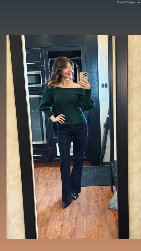 Jewel Staite photo 21 of 425