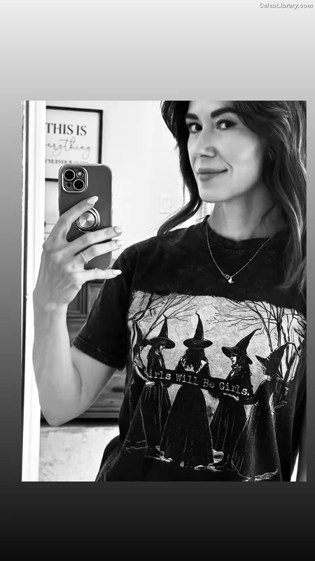 Jewel Staite photo 22 of 425