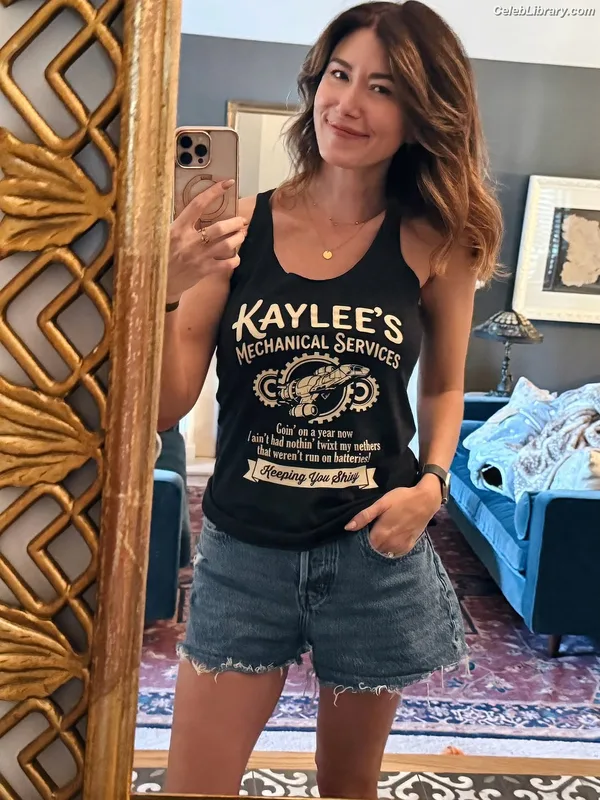 Jewel Staite photo 21 of 425