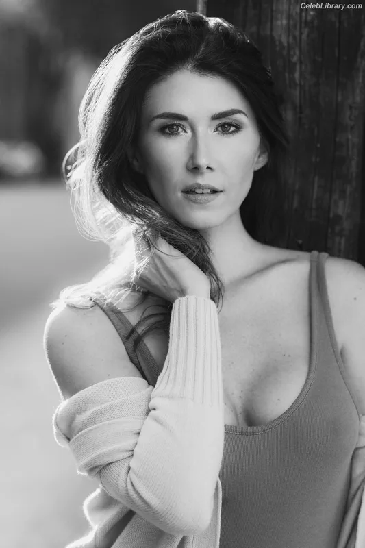 Jewel Staite photo 4 of 425