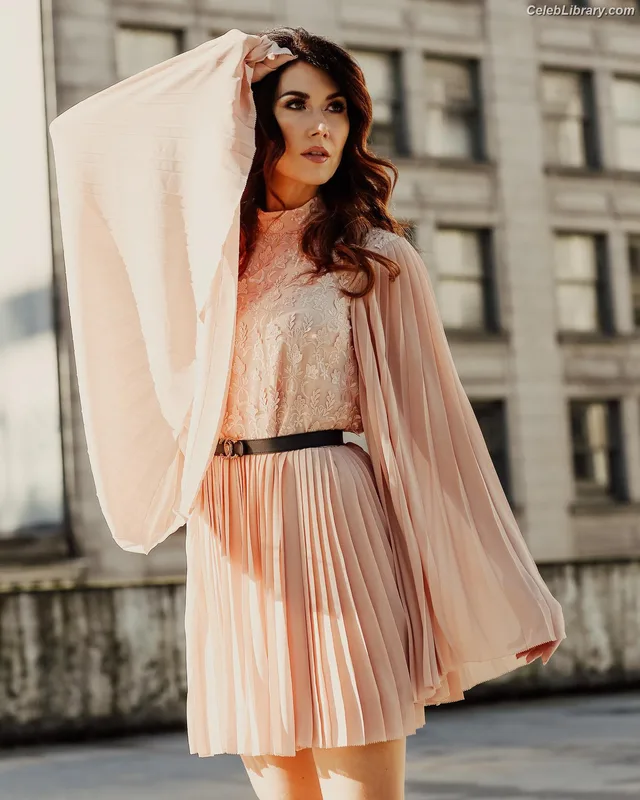 Jewel Staite photo 7 of 425