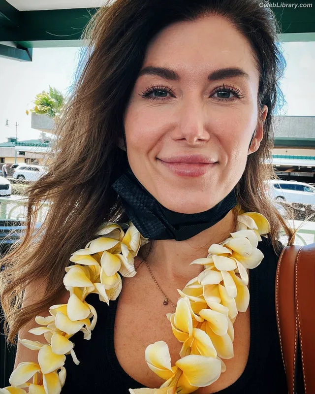 Jewel Staite photo 11 of 425