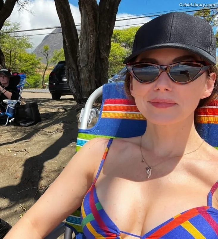 Jewel Staite photo 13 of 425
