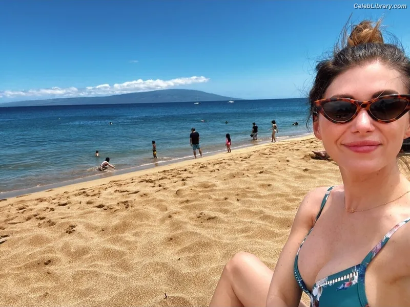 Jewel Staite photo 15 of 425