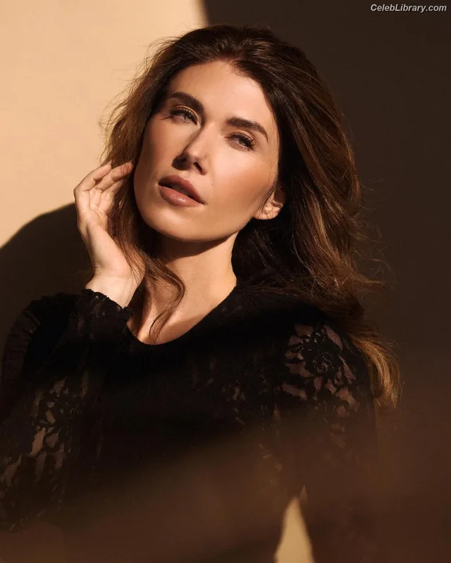 Jewel Staite photo 13 of 425