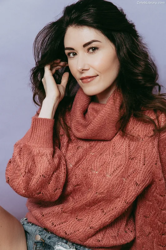 Jewel Staite photo 14 of 425
