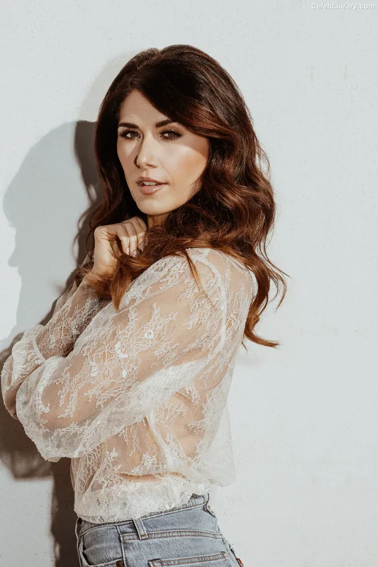 Jewel Staite photo 9 of 425