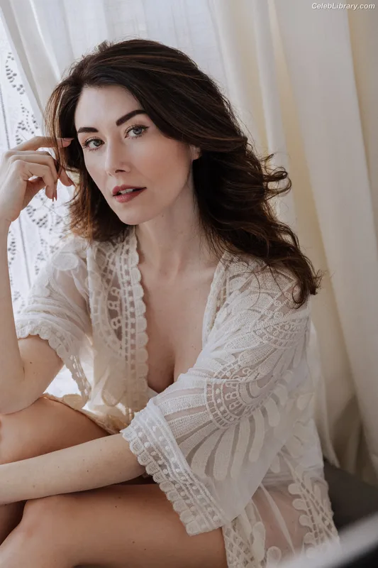 Jewel Staite photo 16 of 425