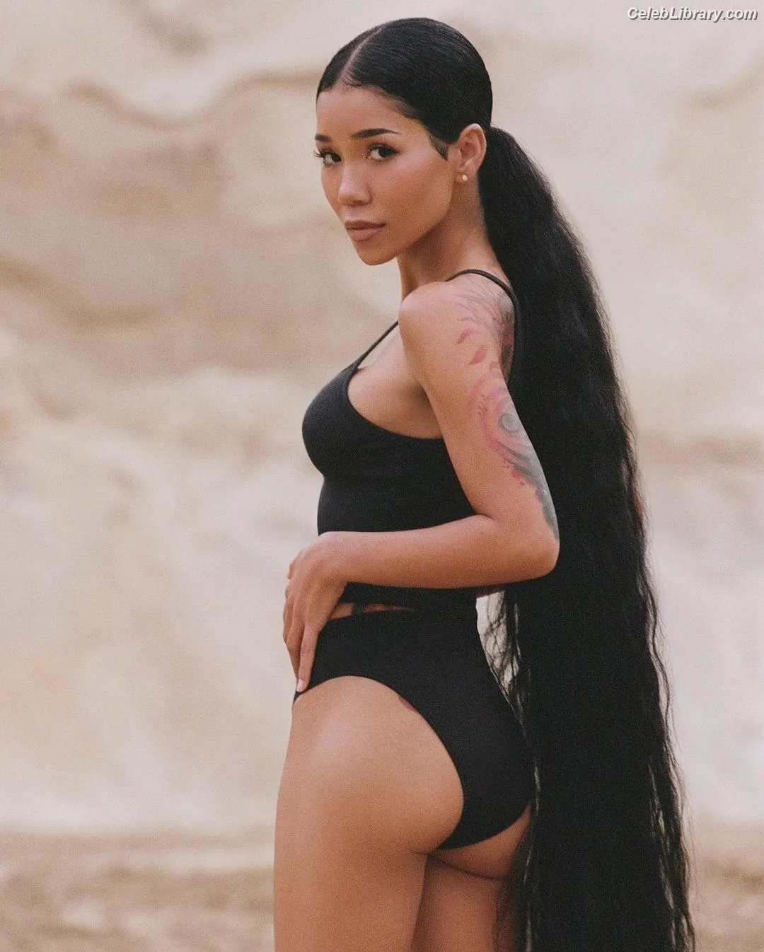 Jhené Aiko photo 16 of 41