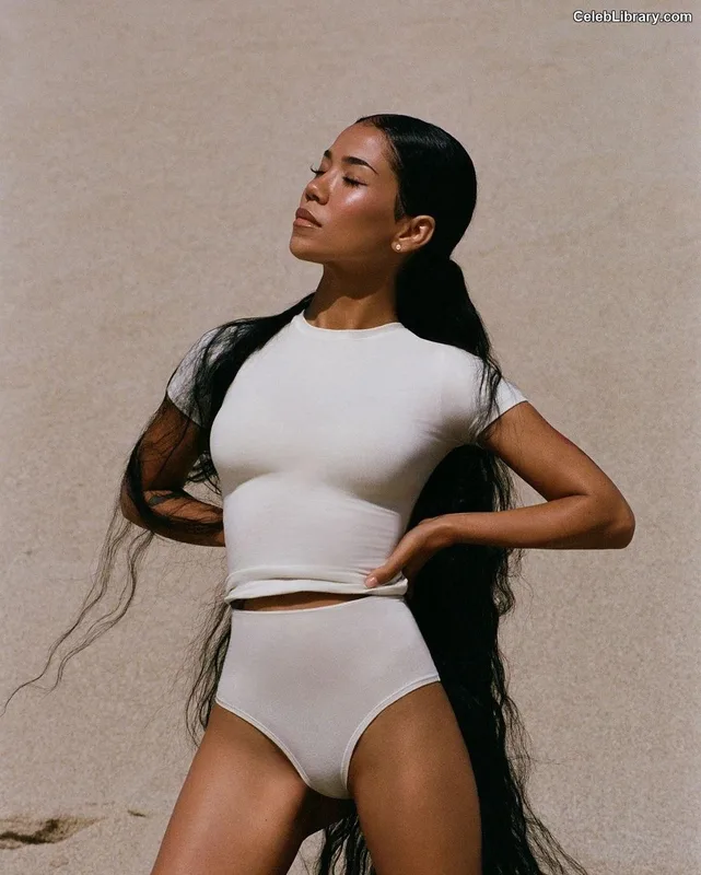 Jhené Aiko photo 18 of 41