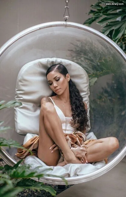Jhené Aiko photo 8 of 41