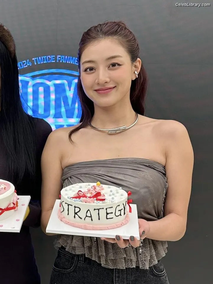 Jihyo (TWICE) photo 20 of 1324