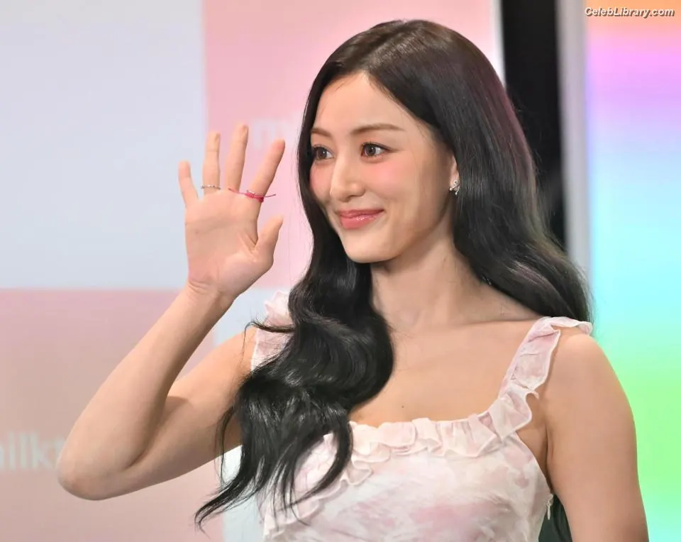 Jihyo (TWICE) photo 11 of 1324
