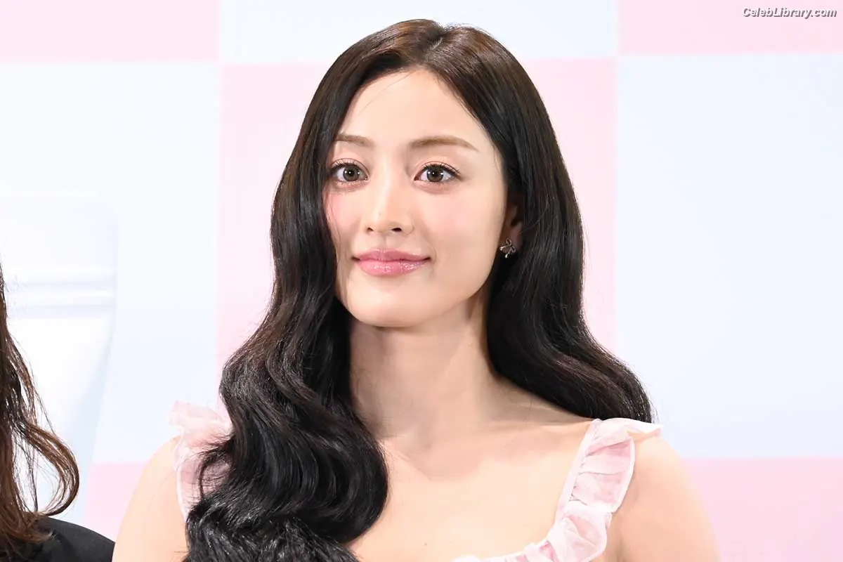 Jihyo (TWICE) photo 12 of 1324