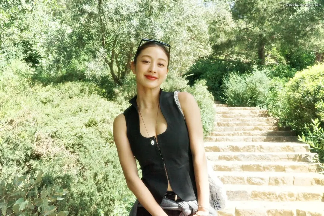 Jihyo (TWICE) photo 2 of 1324