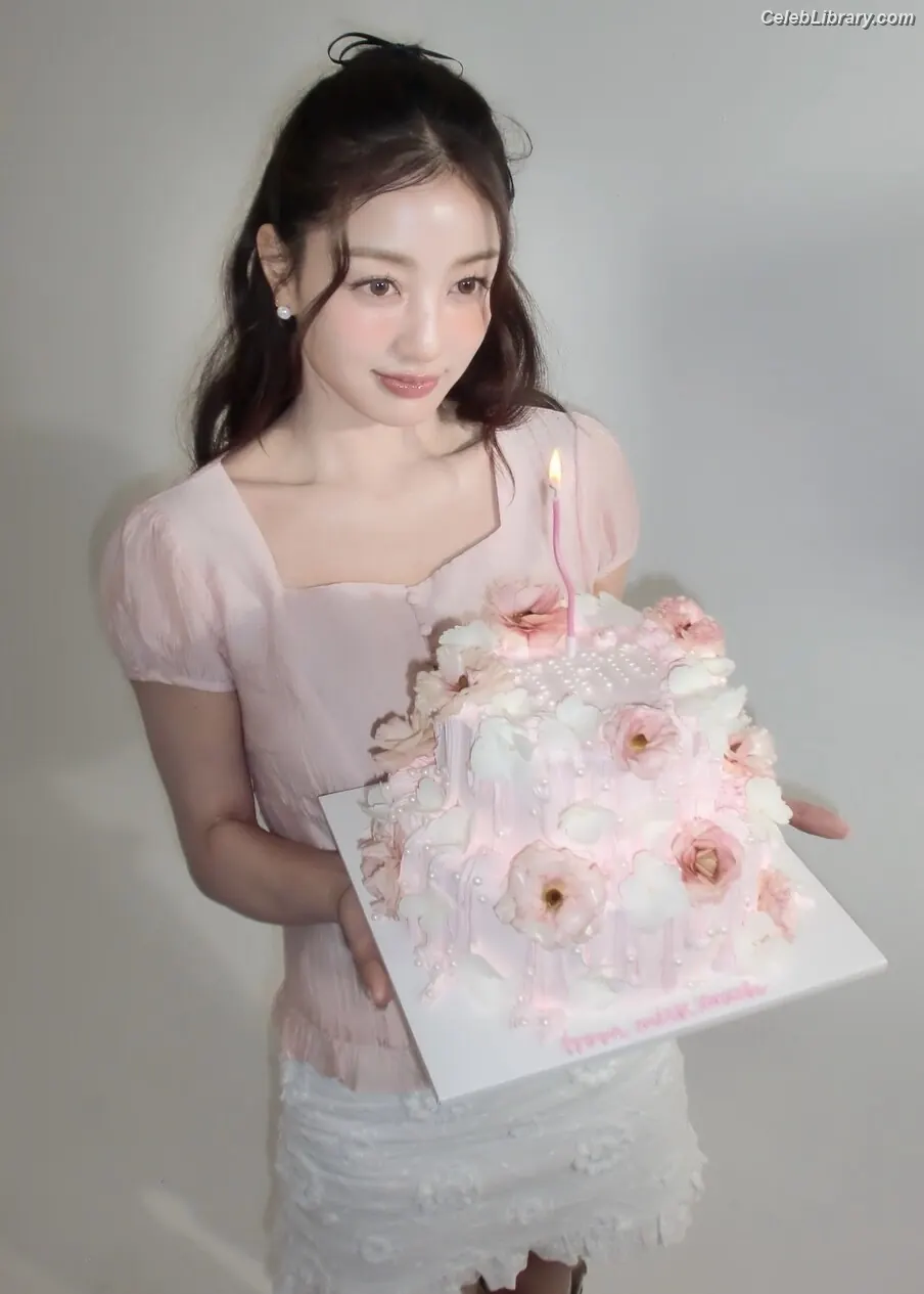 Jihyo (TWICE) photo 16 of 1324