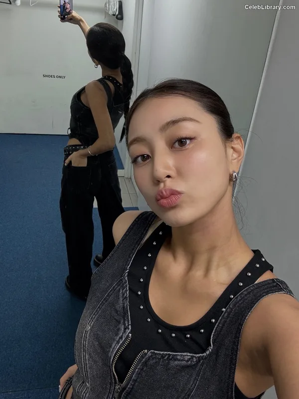 Jihyo (TWICE) photo 5 of 1325