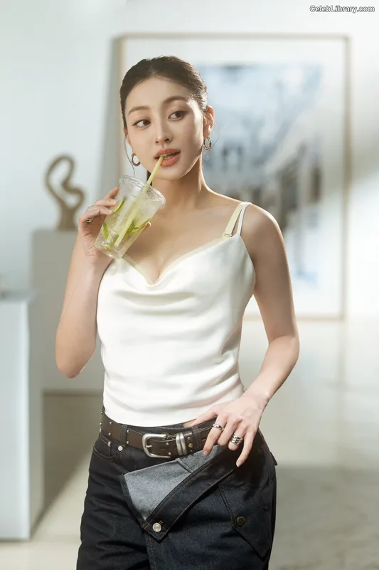 Jihyo (TWICE) photo 8 of 1325