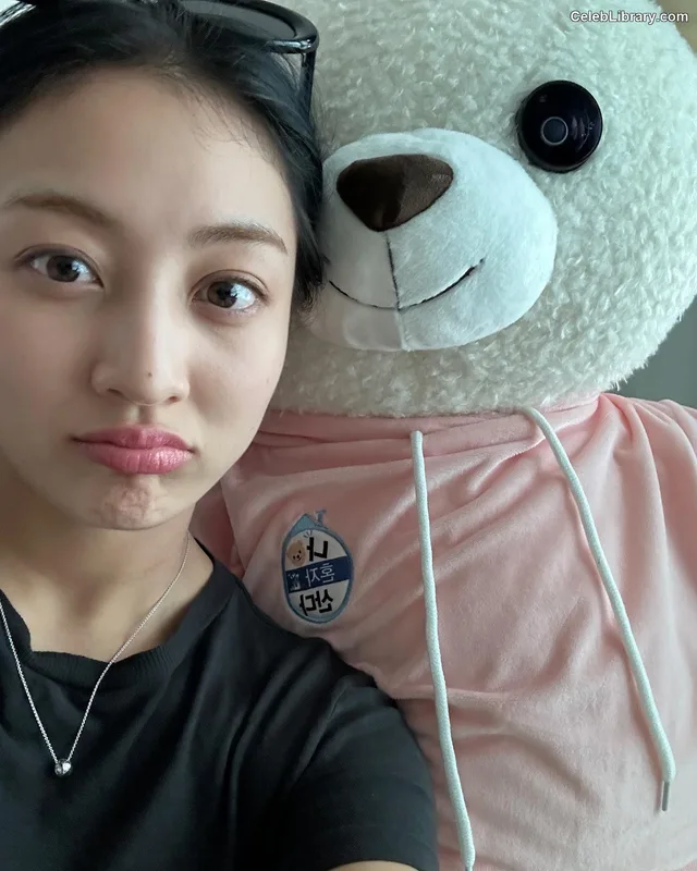 Jihyo (TWICE) photo 10 of 1325