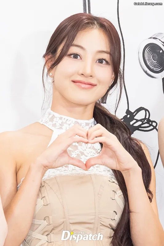 Jihyo (TWICE) photo 5 of 1325