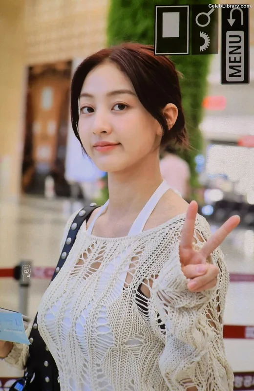 Jihyo (TWICE) photo 17 of 1325