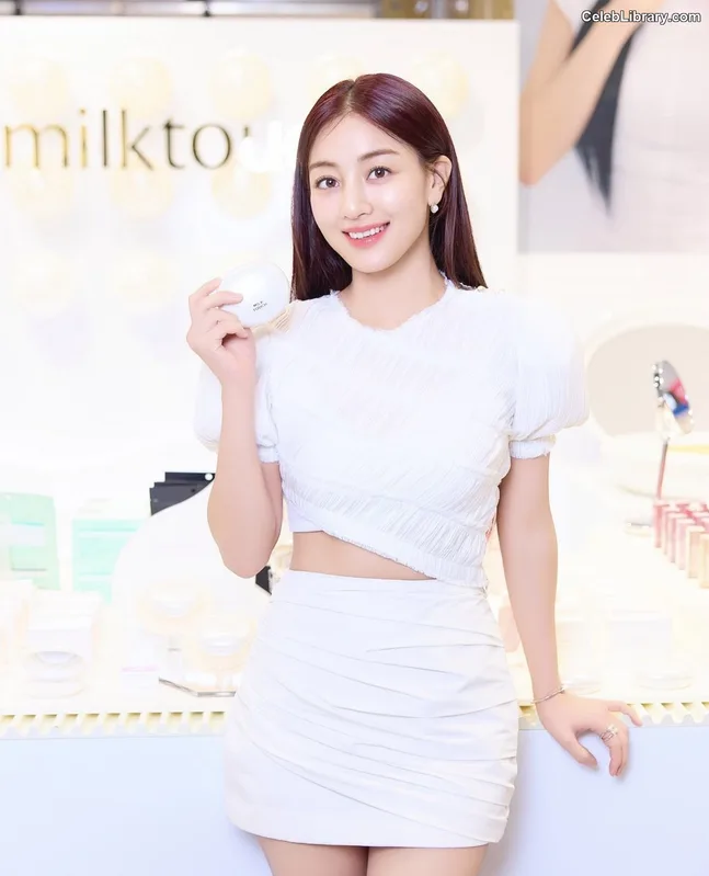 Jihyo (TWICE) photo 21 of 1325