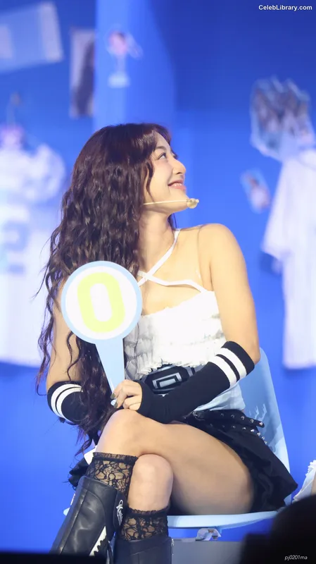Jihyo (TWICE) photo 9 of 1325